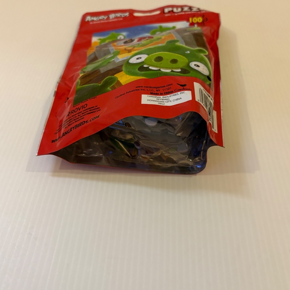Angry Birds Puzzle ON THE GO- 100 Pieces NEW SEALED - Picture 3 of 4